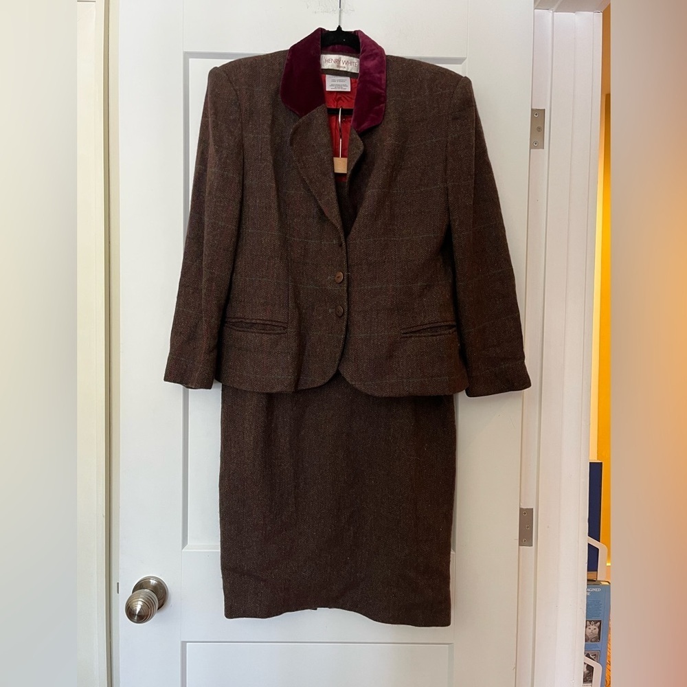 Vintage 100% Lambswool Irish Tweed Henry White Skirt Suit Velvet Collar